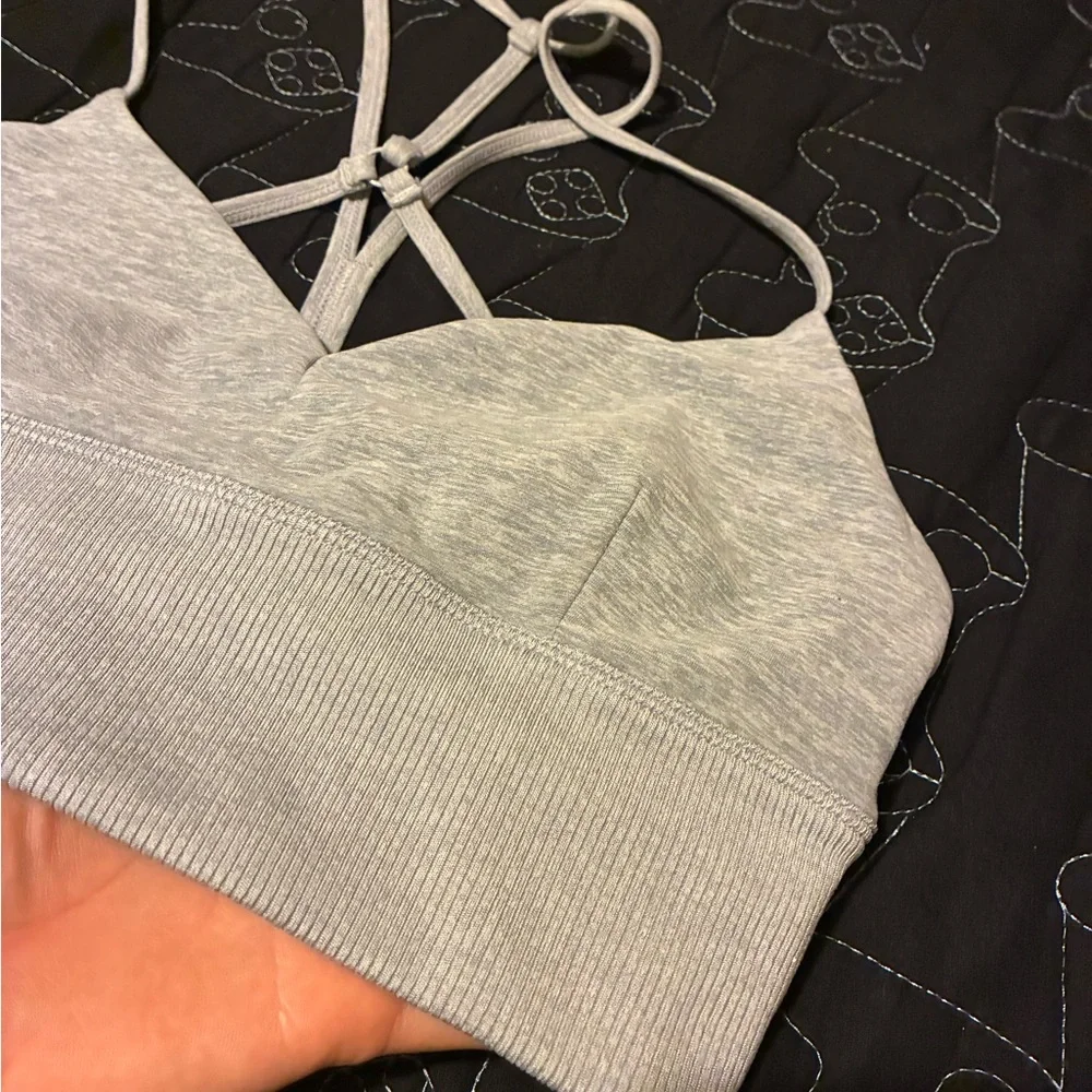 Alo Yoga Light Gray Workout Top - Picture 6 of 7